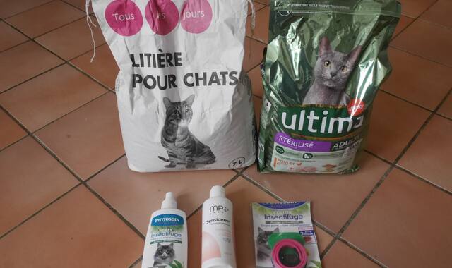 Accessoires pour animaux croquettes / litière pour chat