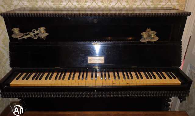 Antiquités piano ancien