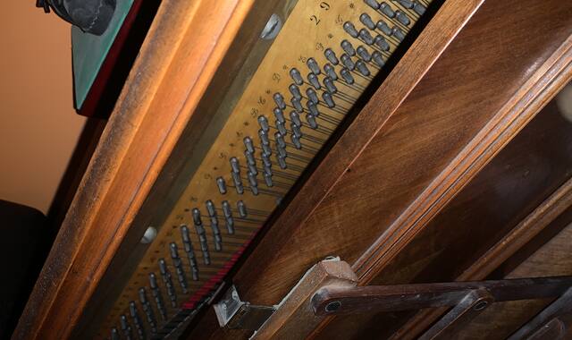 Antiquités piano lyonnais