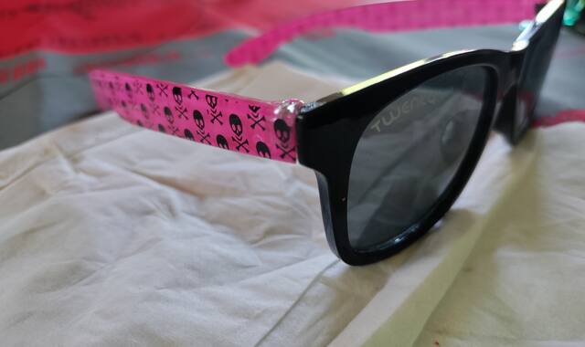 Bijoux, accessoires lunettes de soleil enfant rose et pirate