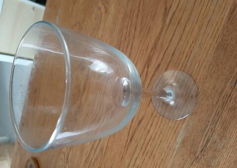 Divers 12 verres à vin neuf