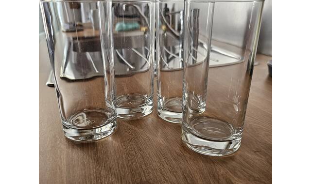 Divers lot de 4 verres