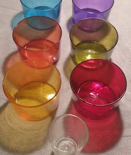 Divers lot de verres colorés pour bougies