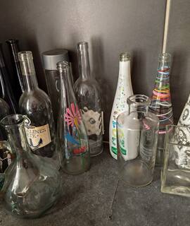 Divers bouteilles en verre ( collection Evian ...)