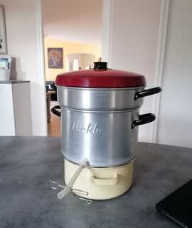 Electroménager extracteur de jus à vapeur