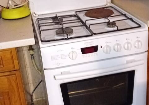 Electroménager cuisinière de couleur blanc