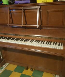 Instruments de musique piano droit H. Bord Paris, don