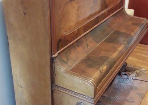 Instruments de musique piano droit KLUSSMANN