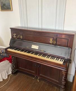 Instruments de musique piano ancien