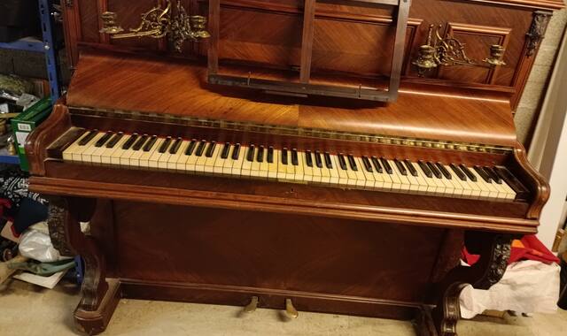 Instruments de musique piano droit ancien