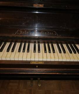 Instruments de musique piano droit Uebel & Lechleiter