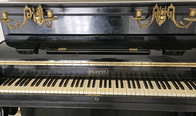 Instruments de musique Piano Playel ancien