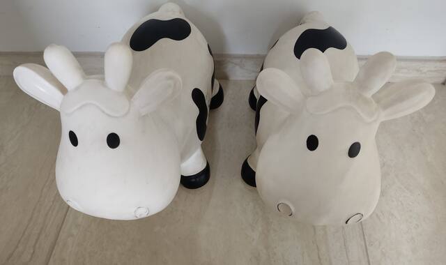 Jeux, Jouets 2 vaches sauteuses