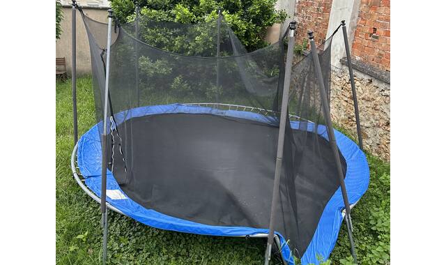 Jeux, Jouets un trampoline