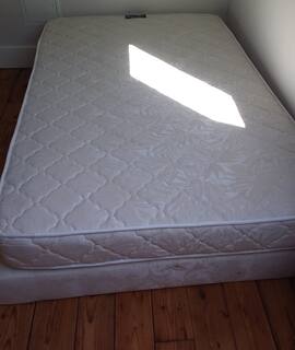 Literie ensemble matelas + sommier tapissier dimension L 190 x largeur 115 .