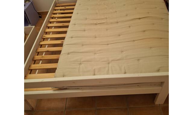 Literie lit en bois blanc à lattes 2 personnes + Matelas : futon