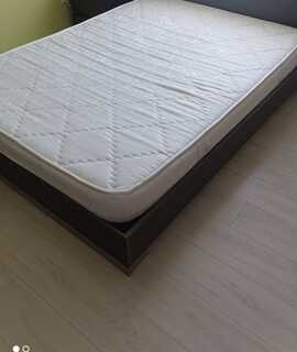 Literie de MATELAS 2 places - pouvant encore bien servir - AUCUNES TACHES
