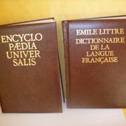 Livres-Revues encyclopédie UNIVERSALIS