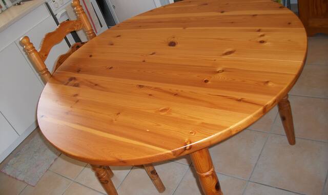 Meubles meubles de cuisine en pin : 1 table ronde avec rallonge + 6 chaises + 1 bu