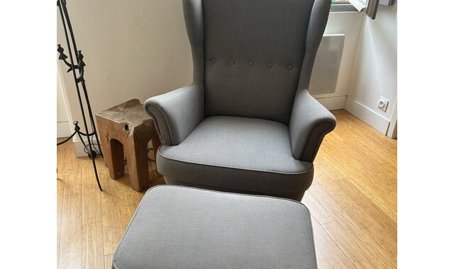 Meubles Fauteuil et repose pied IKEA Strandmon gris foncé + repose pied Abîmé sur