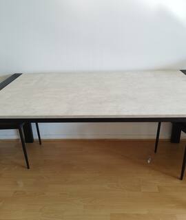 Meubles urgent Table