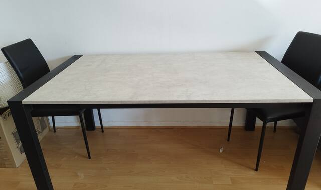 Meubles urgent Table