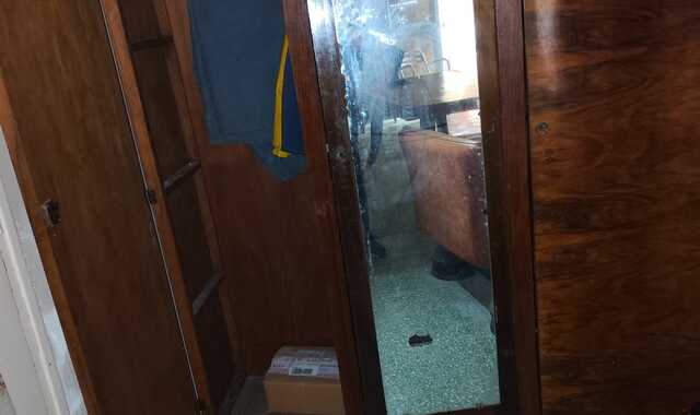 Meubles armoire penderie miroir.