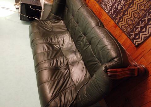 Meubles canapé en cuir plus un fauteuil