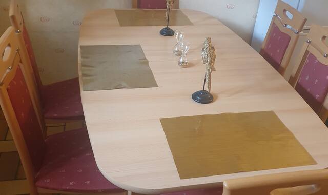 Meubles table et 6 chaises de cuisines