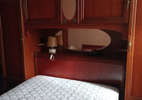 Meubles lit -armoire+ matelas très bon état