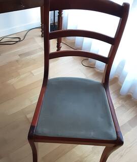 Meubles quatre chaises