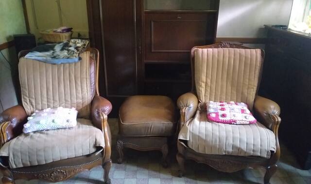 Meubles salon complet canapé et fauteuils en cuir en bon état