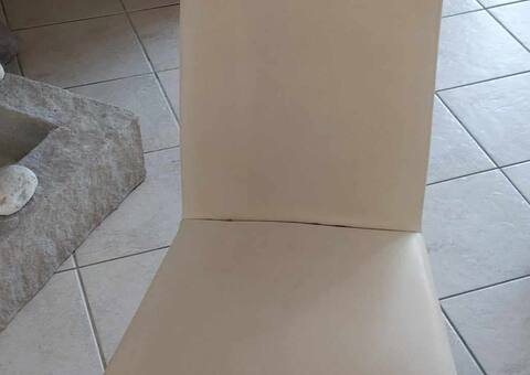Mobilier 4 chaises blanches
