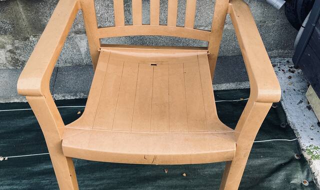 Mobilier chaise avec accoudoirs pour mieux se relever ,pour jardin ou véranda