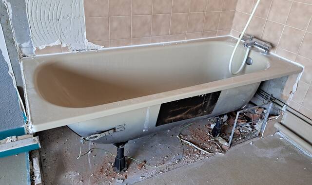 Mobilier lavabo + baignoire + WC