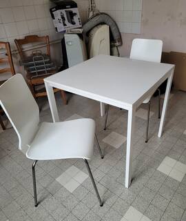 Mobilier table de cuisine + 2 chaises assorties