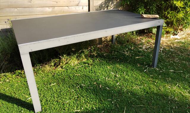 Mobilier une table de jardin pour 10 personnes