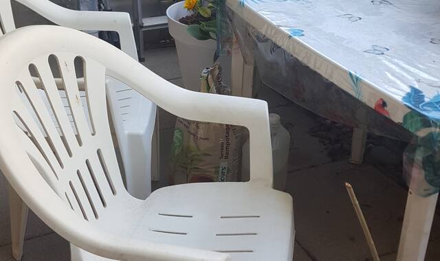 Mobilier table et fauteuils jardin