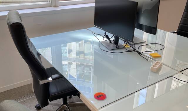 Mobilier plateaux en verre pour bureaux
