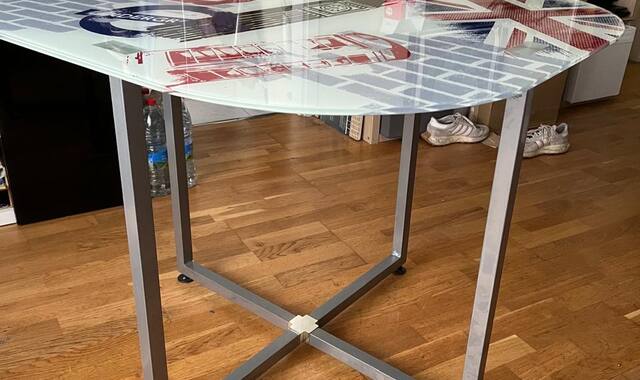 Mobilier table en verre octogonale