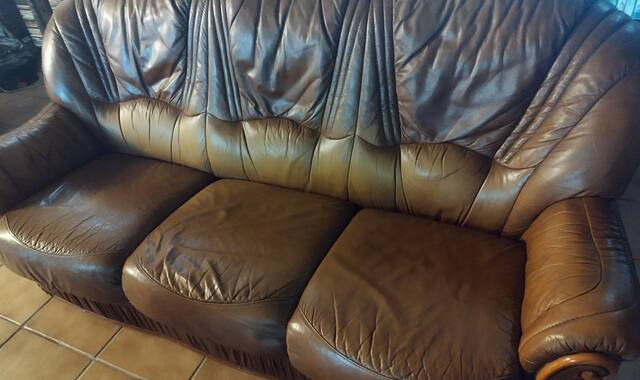 Mobilier canapé-lit 3 places et 2 fauteuils en cuir marron