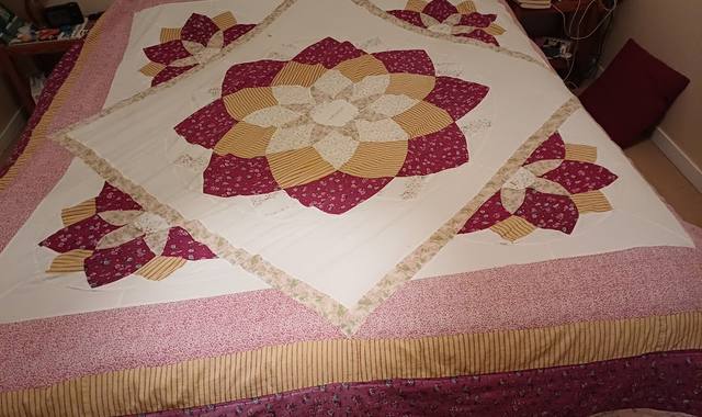 Accessoires pour animaux un Boutis, 2 oreillers, un vieux pull