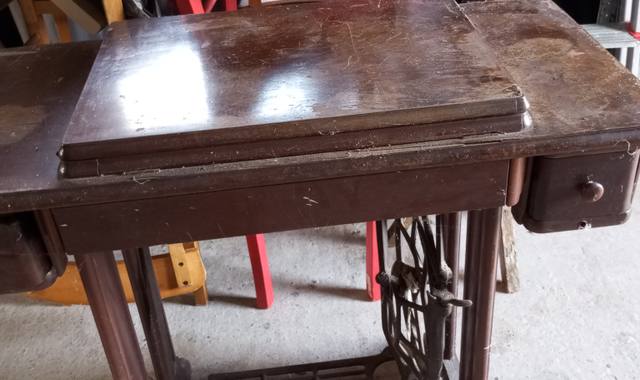 Antiquités ancienne machine à coudre