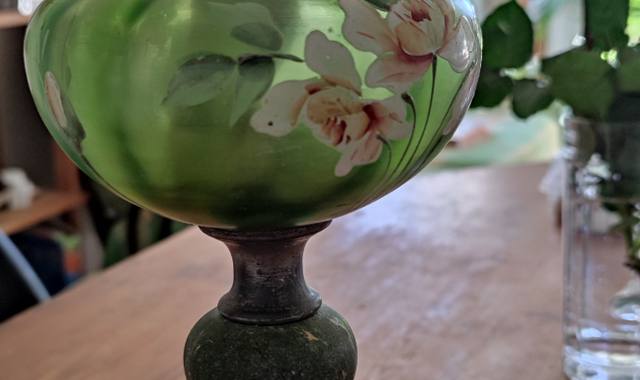 Antiquités belle lampe à pétrole