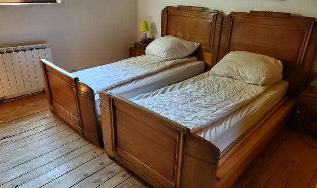 Antiquités lit en bois