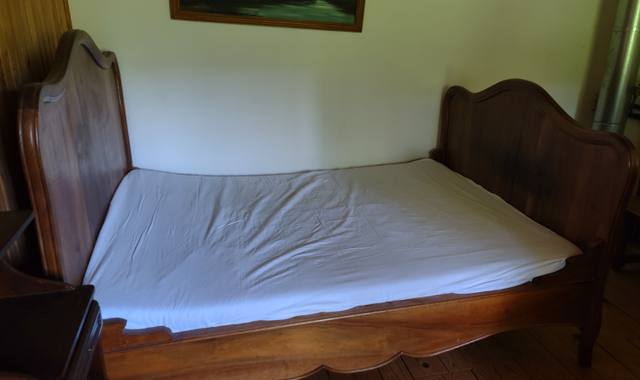 Antiquités lit en bois