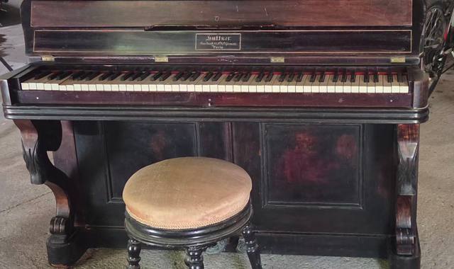 Antiquités Piano droit