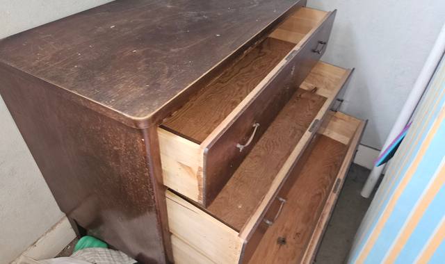 Antiquités lit et meubles