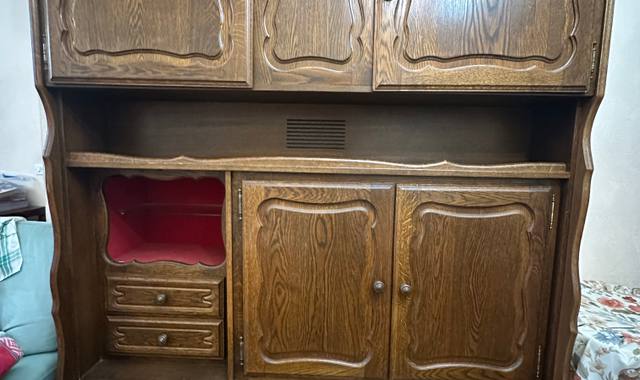 Antiquités meuble bois massif buffet