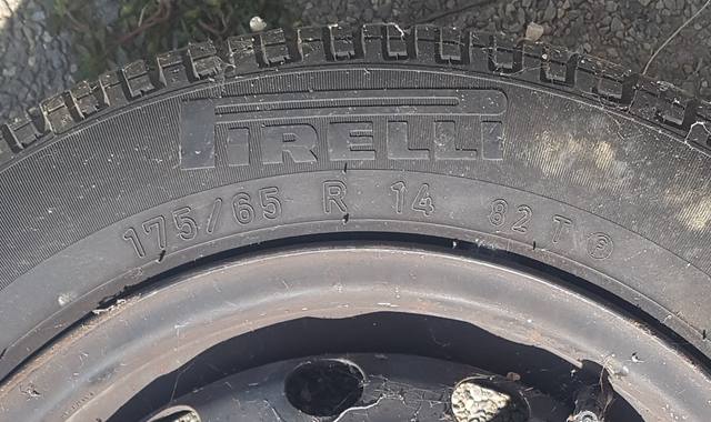 Auto-Moto roue de secours PNEU PIRELLI 175/65 R14 82T